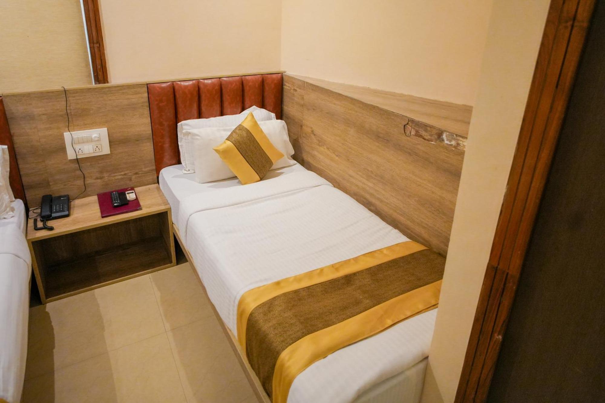 Hotel Skylink Hospitality Mahalaxmi Mumbai Bagian luar foto