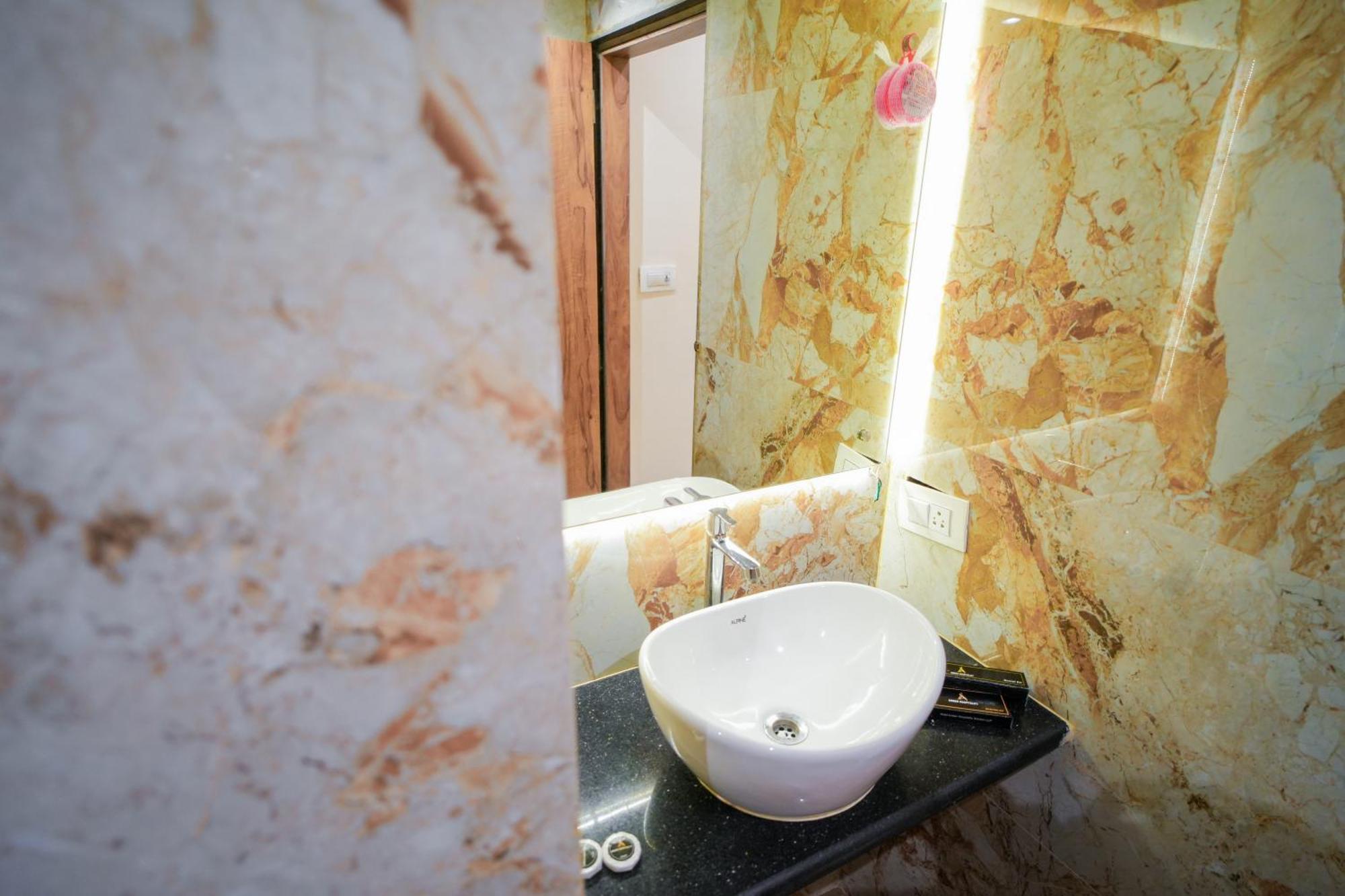 Hotel Skylink Hospitality Mahalaxmi Mumbai Bagian luar foto