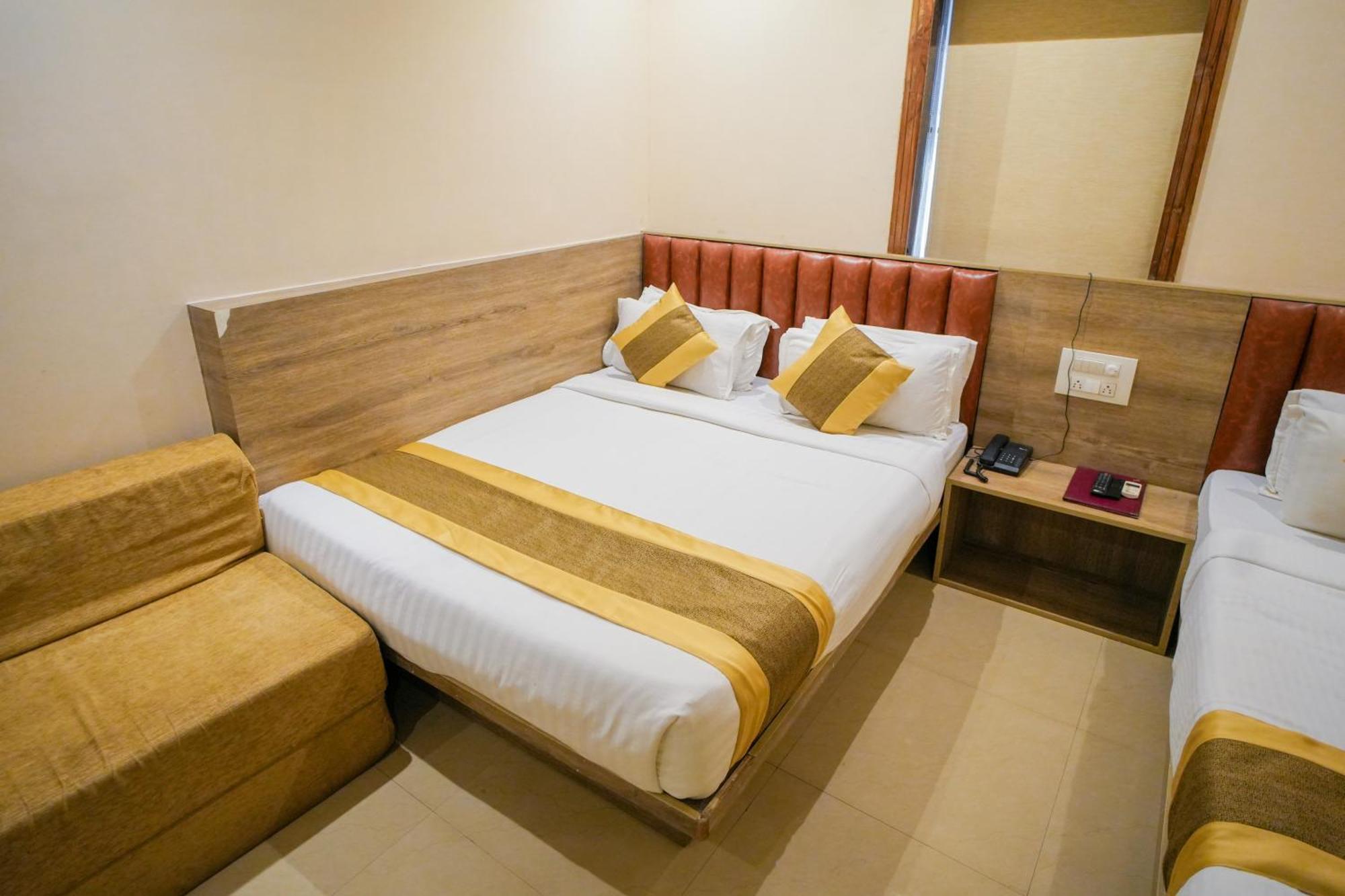 Hotel Skylink Hospitality Mahalaxmi Mumbai Bagian luar foto