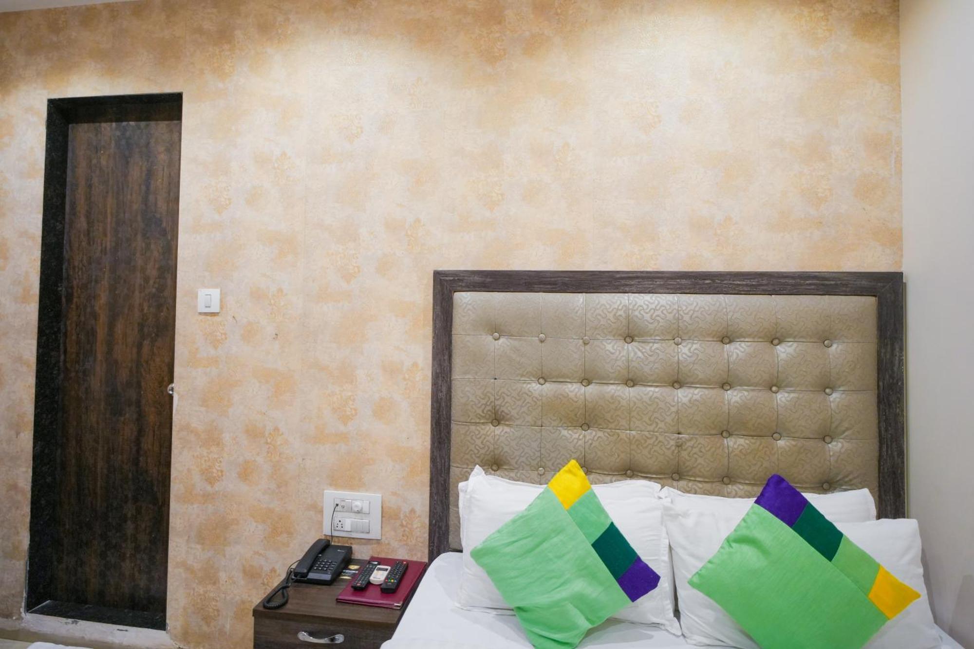 Hotel Skylink Hospitality Mahalaxmi Mumbai Bagian luar foto
