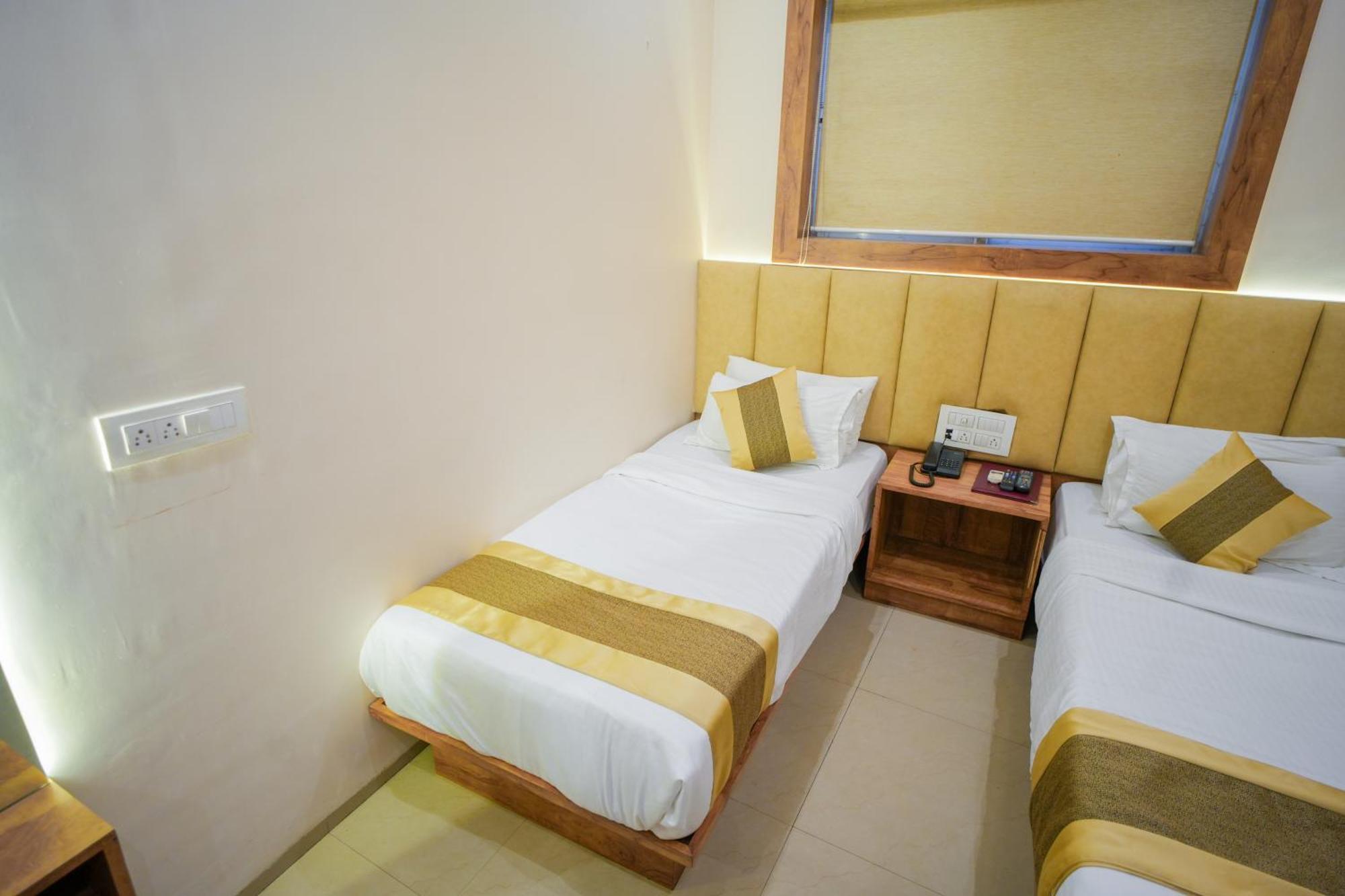 Hotel Skylink Hospitality Mahalaxmi Mumbai Bagian luar foto