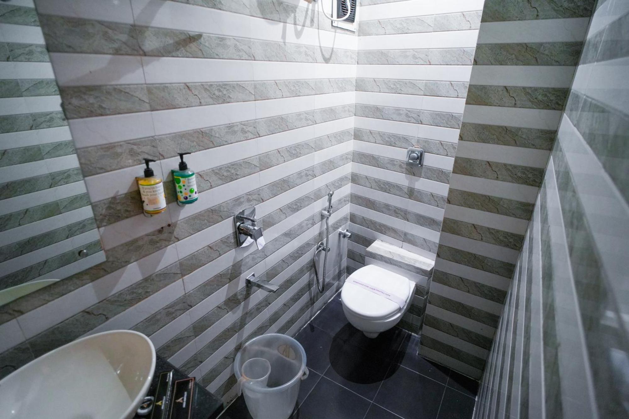 Hotel Skylink Hospitality Mahalaxmi Mumbai Bagian luar foto