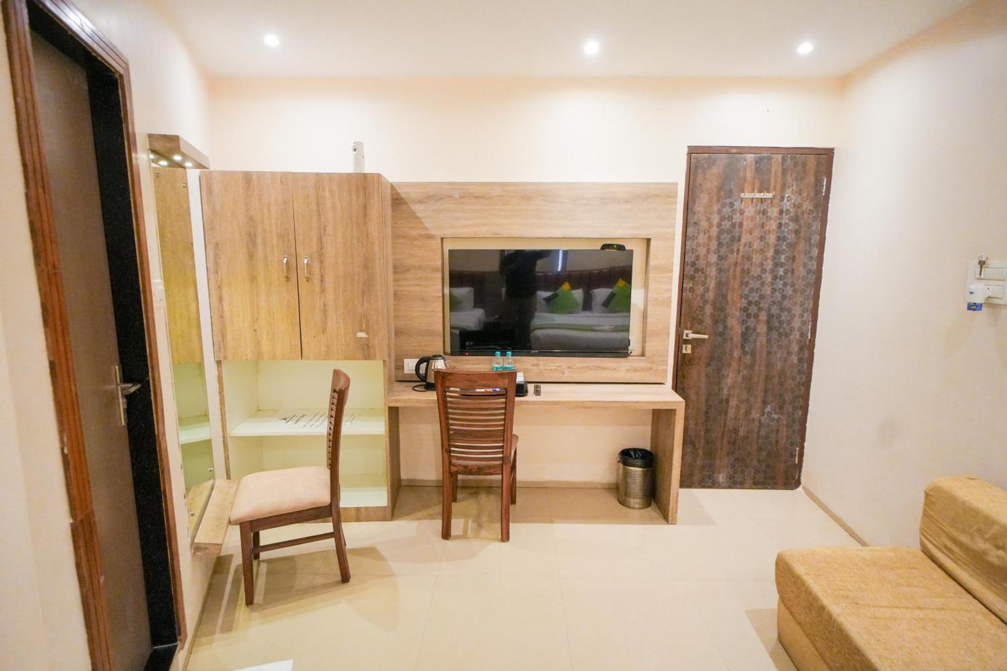 Hotel Skylink Hospitality Mahalaxmi Mumbai Bagian luar foto