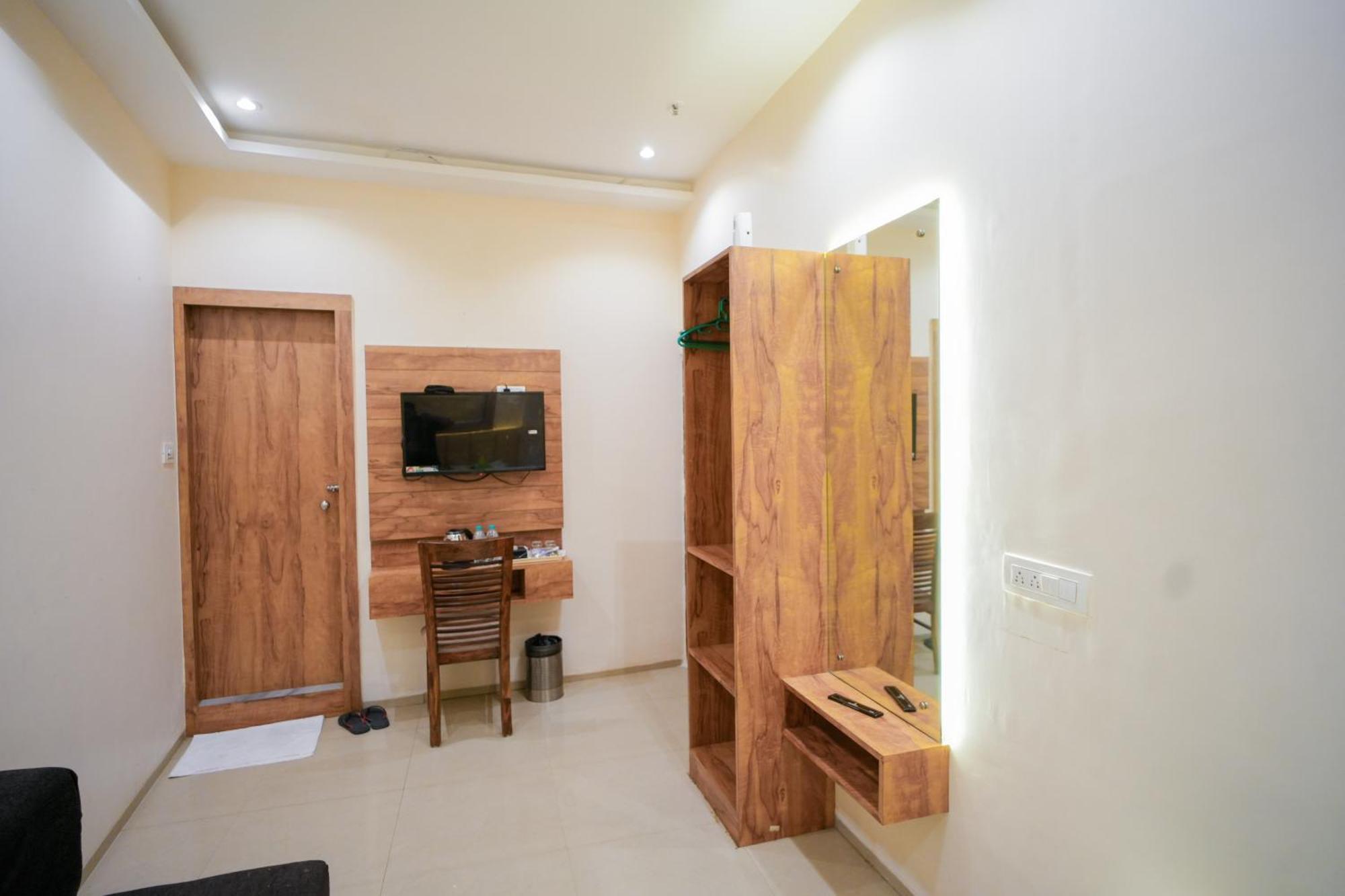 Hotel Skylink Hospitality Mahalaxmi Mumbai Bagian luar foto
