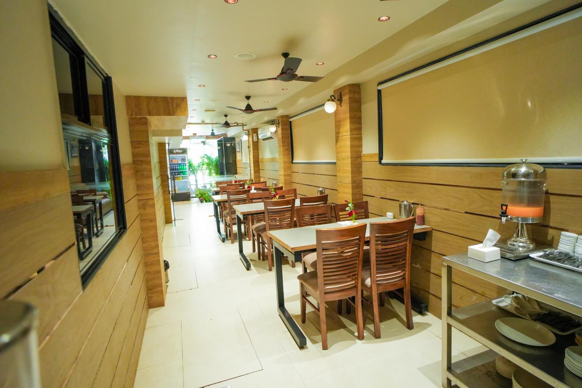 Hotel Skylink Hospitality Mahalaxmi Mumbai Bagian luar foto