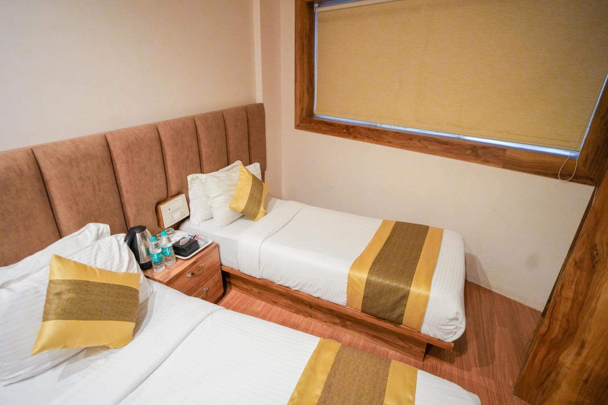 Hotel Skylink Hospitality Mahalaxmi Mumbai Bagian luar foto