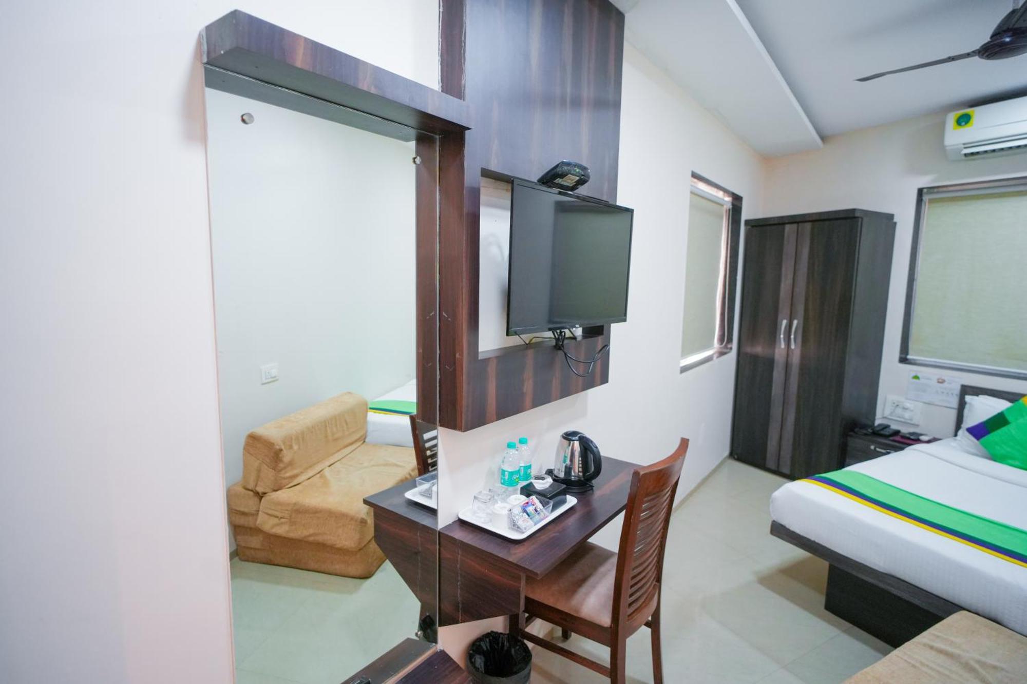 Hotel Skylink Hospitality Mahalaxmi Mumbai Bagian luar foto