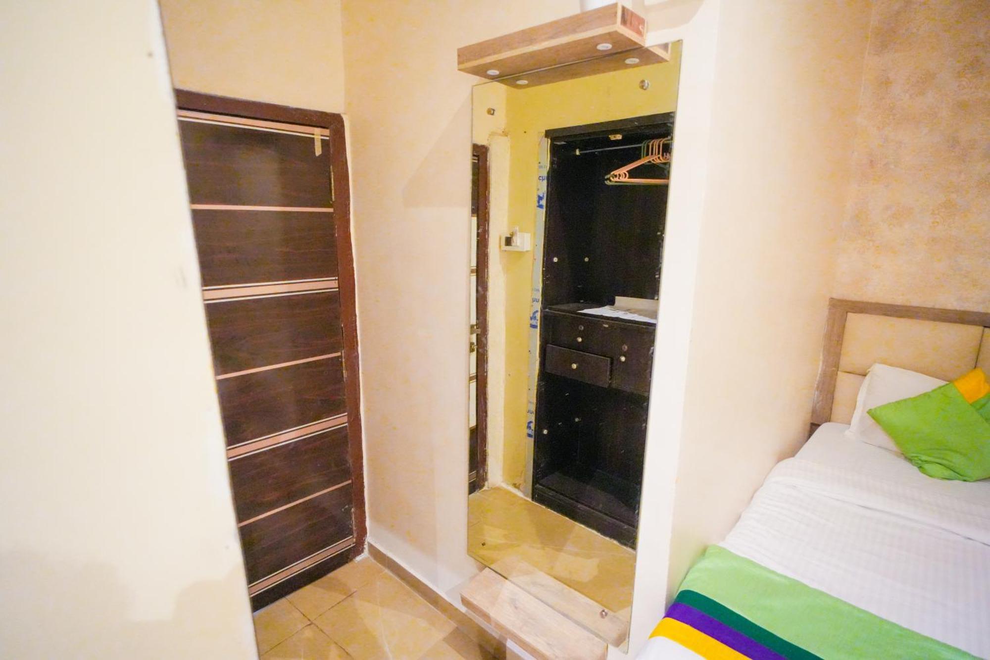 Hotel Skylink Hospitality Mahalaxmi Mumbai Bagian luar foto
