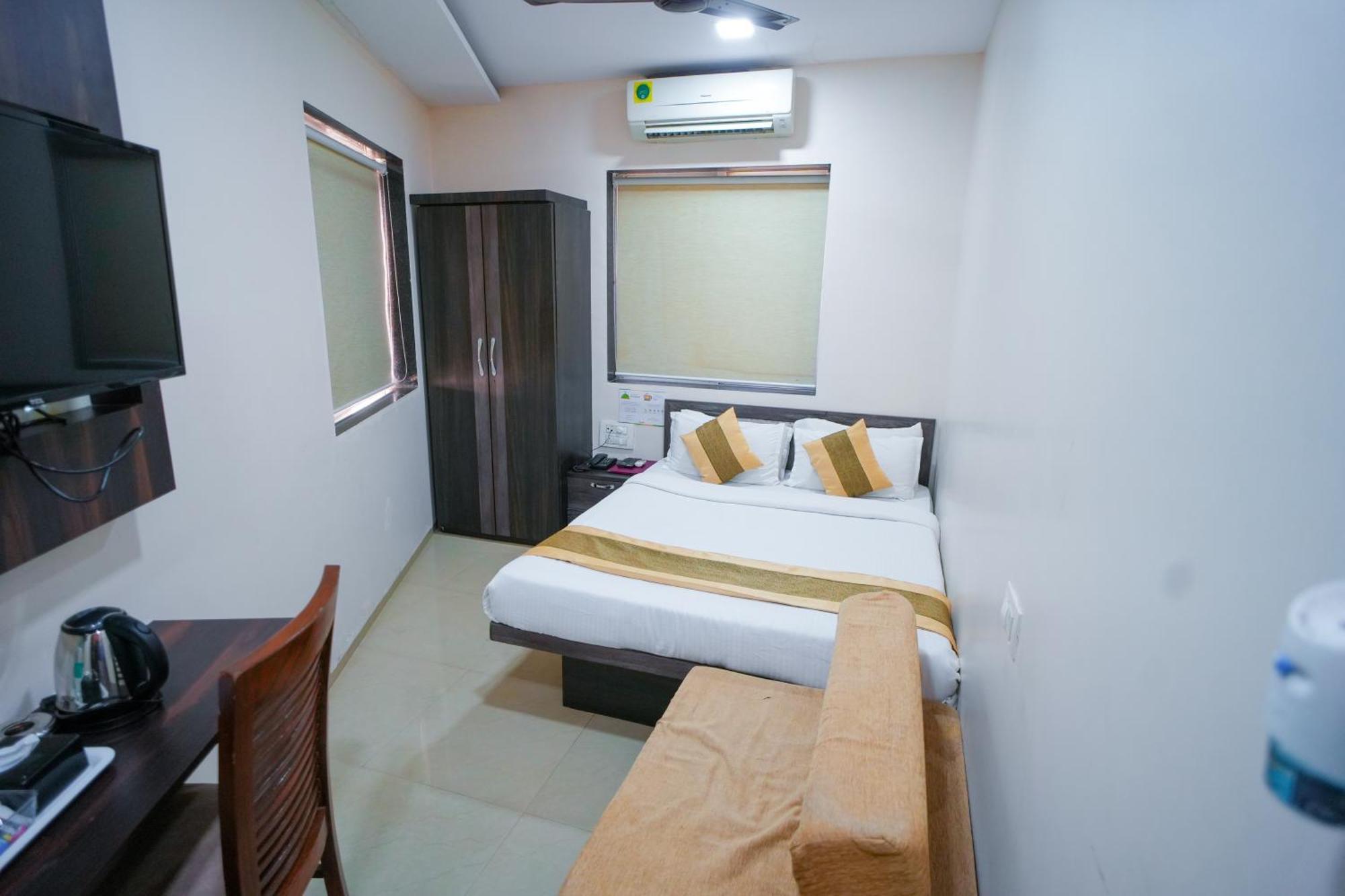 Hotel Skylink Hospitality Mahalaxmi Mumbai Bagian luar foto