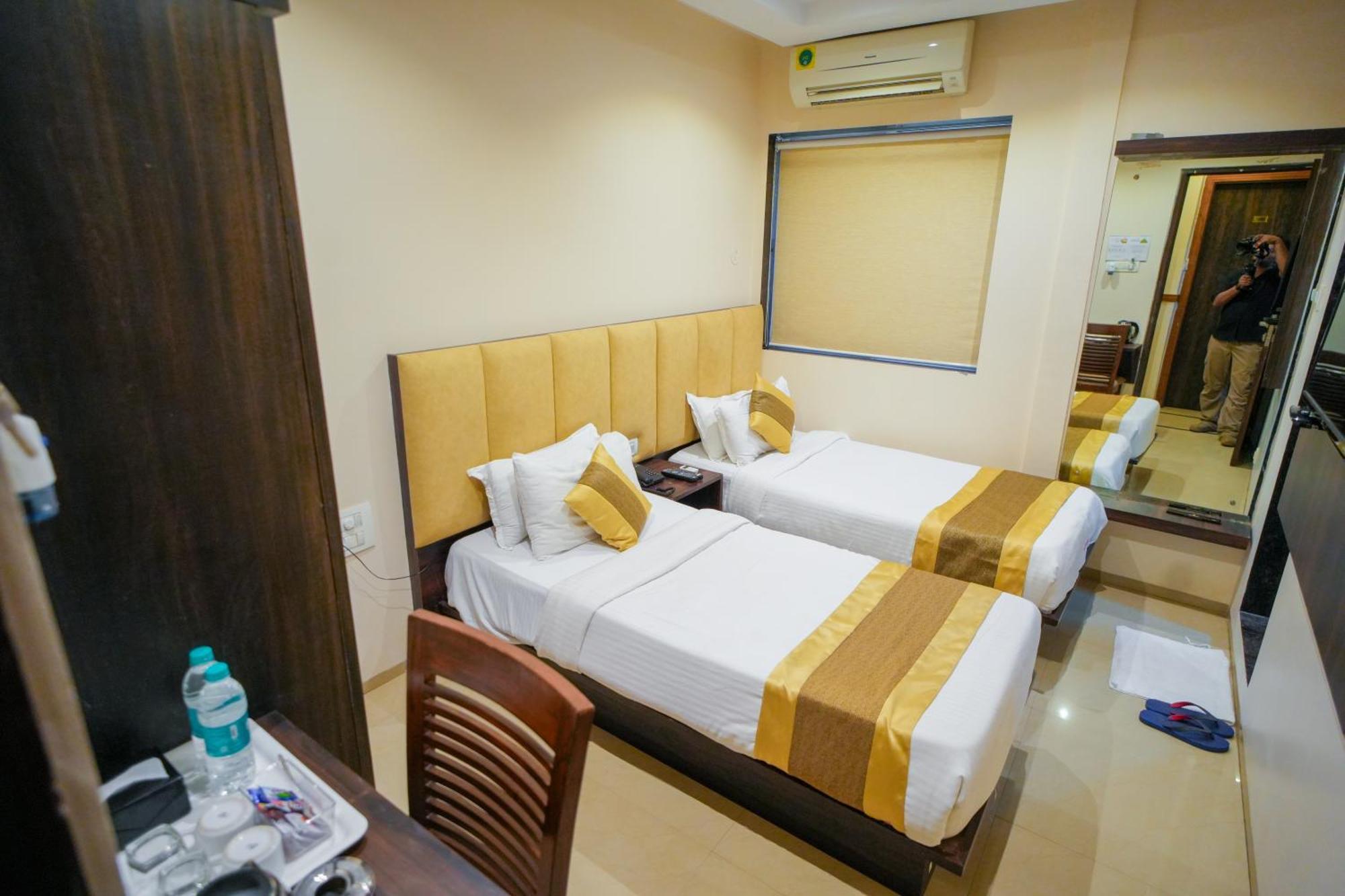 Hotel Skylink Hospitality Mahalaxmi Mumbai Bagian luar foto
