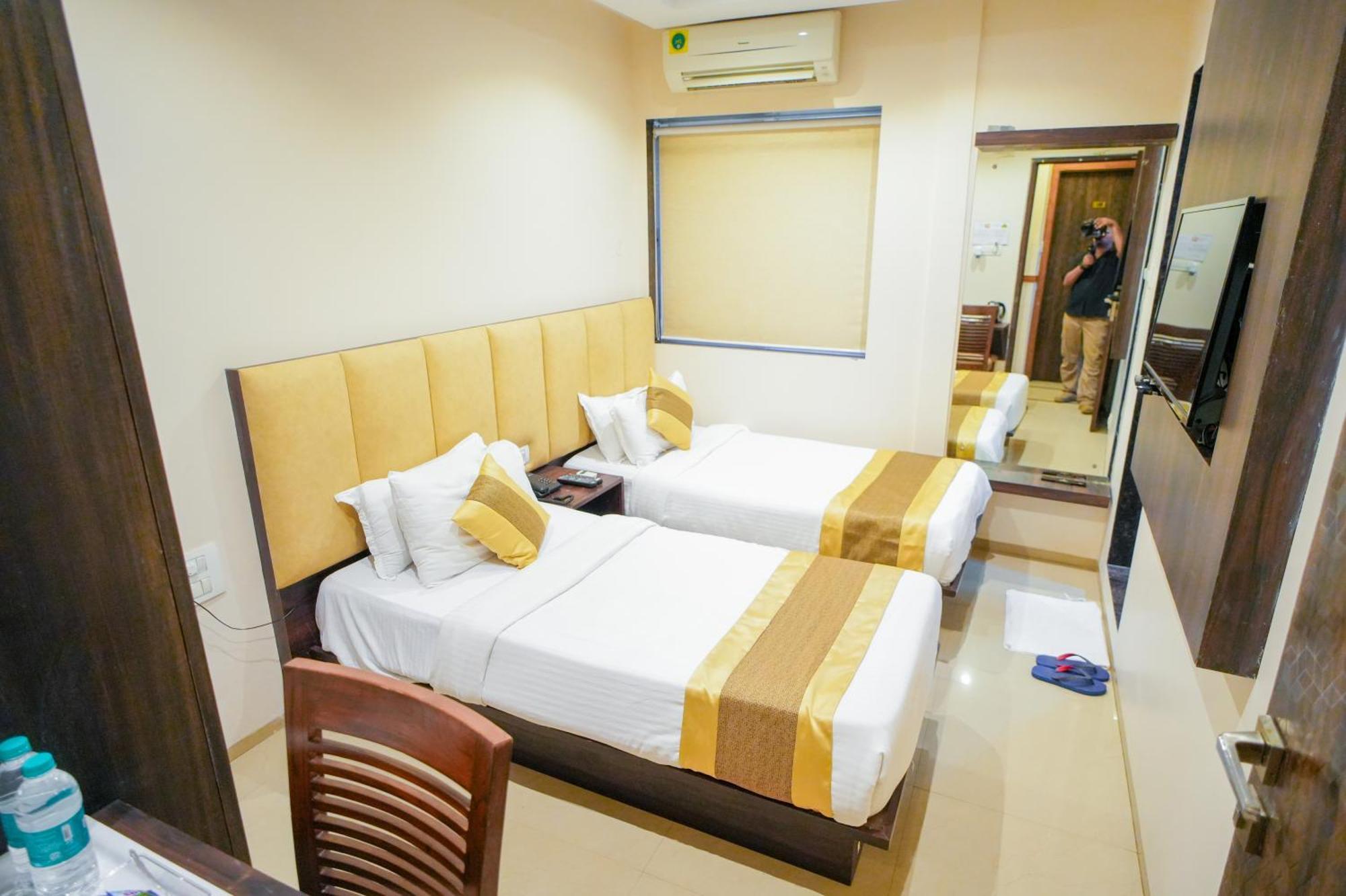 Hotel Skylink Hospitality Mahalaxmi Mumbai Bagian luar foto