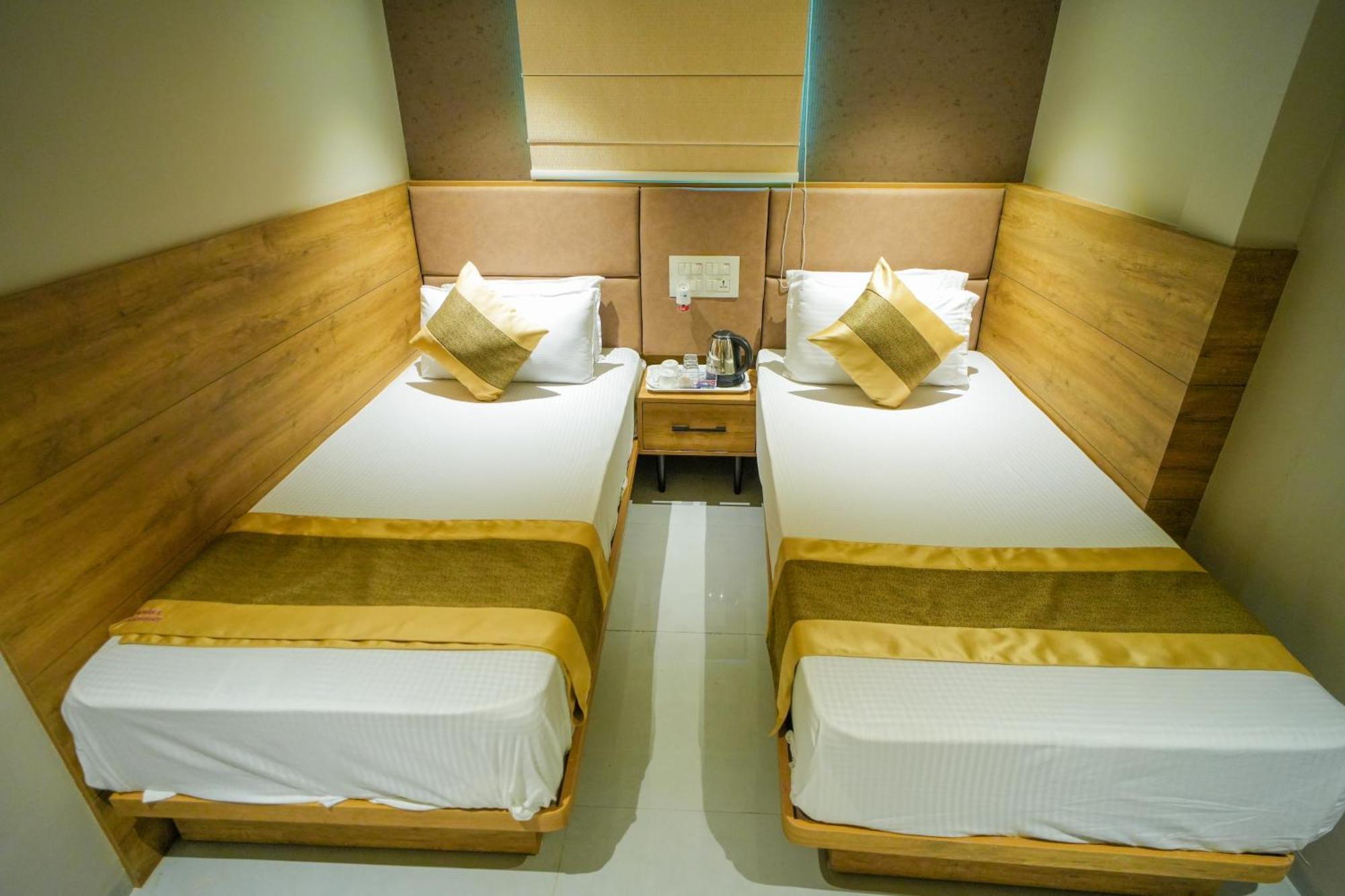 Hotel Skylink Hospitality Mahalaxmi Mumbai Bagian luar foto