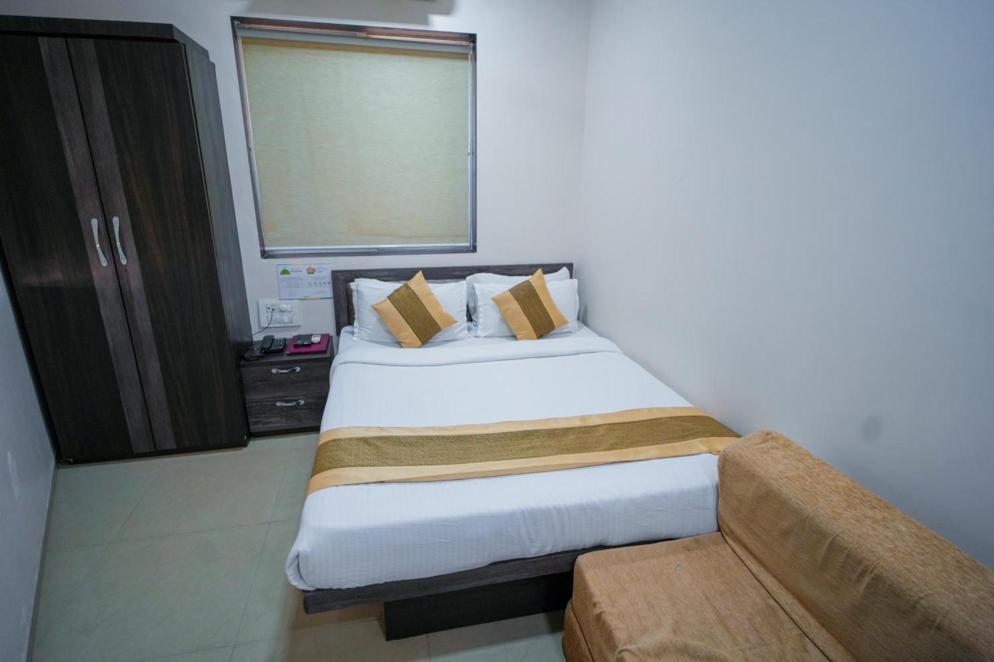 Hotel Skylink Hospitality Mahalaxmi Mumbai Bagian luar foto