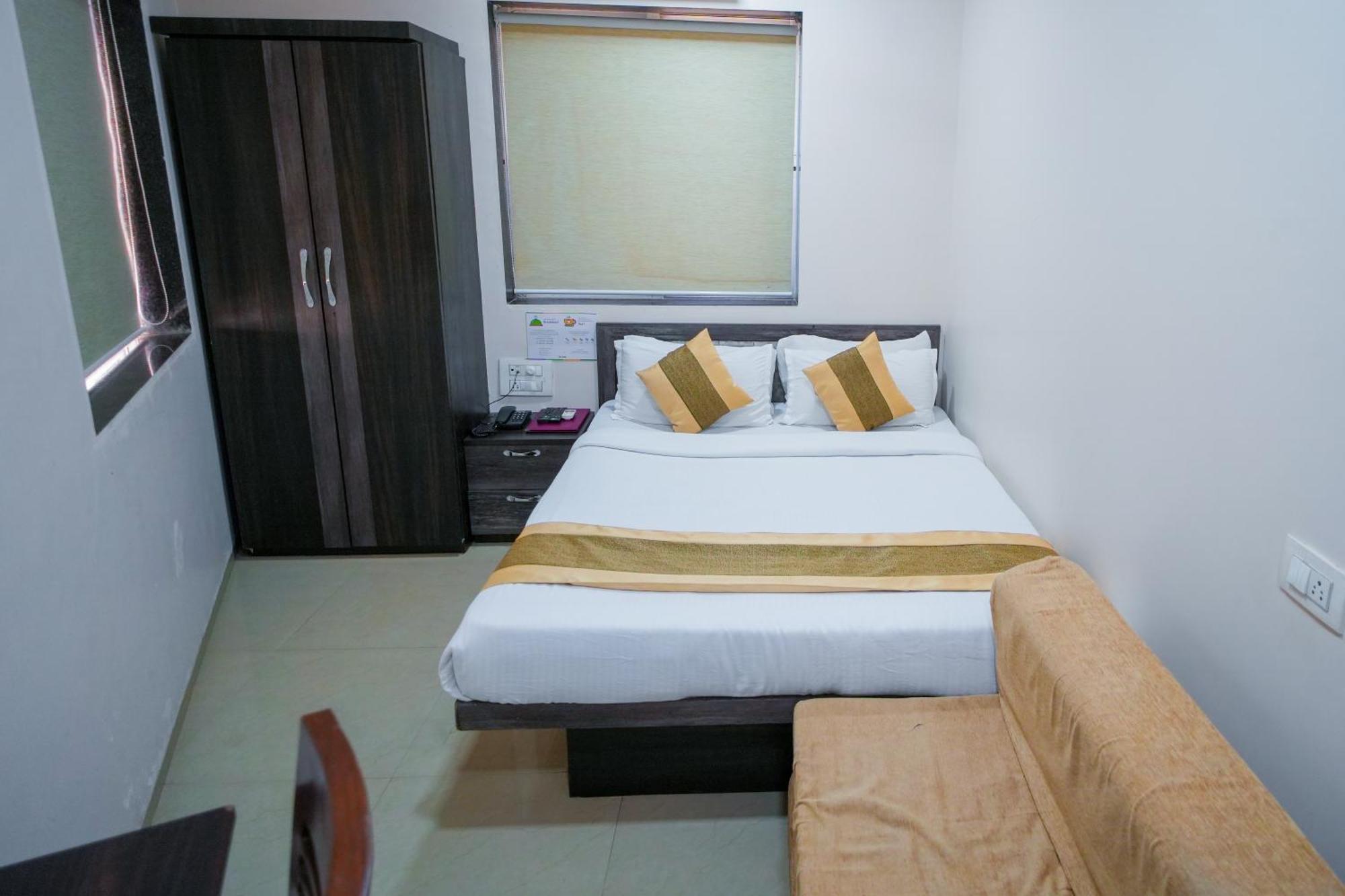 Hotel Skylink Hospitality Mahalaxmi Mumbai Bagian luar foto