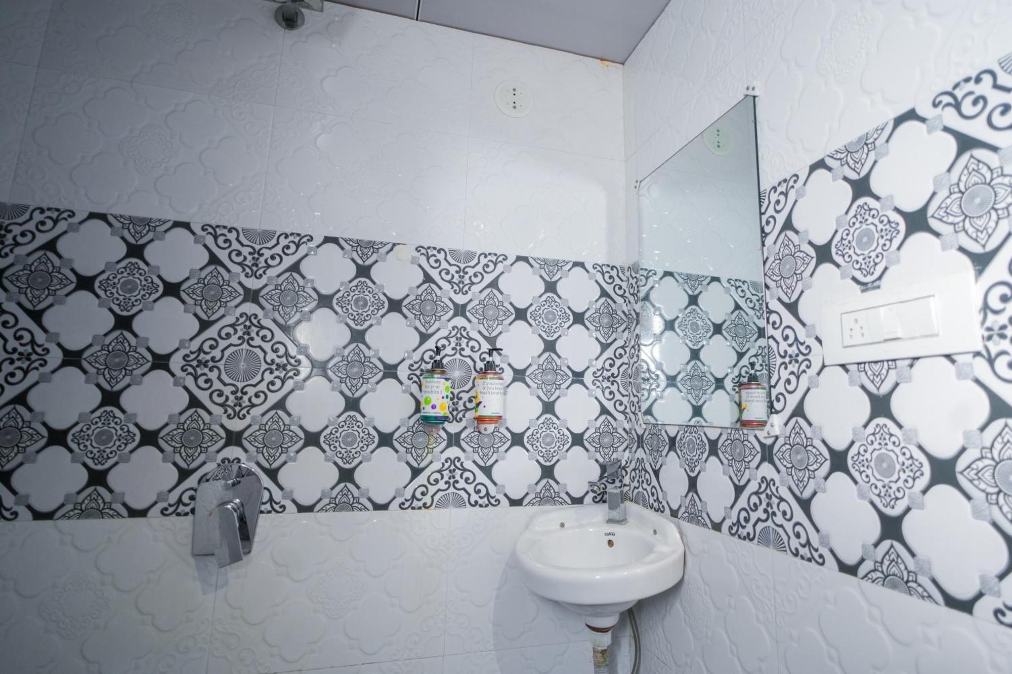 Hotel Skylink Hospitality Mahalaxmi Mumbai Bagian luar foto