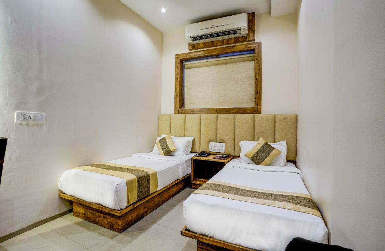 Hotel Skylink Hospitality Mahalaxmi Mumbai Bagian luar foto